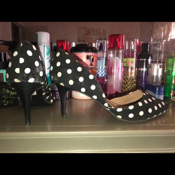 LANE BRYANT POLKA DOT PUMPS - Picture 2 of 4